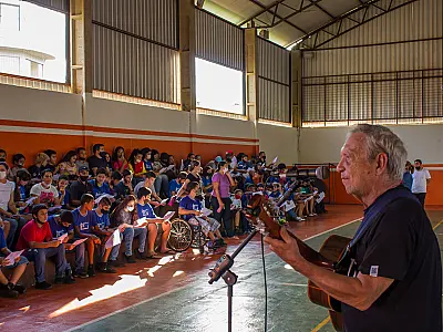 Estudantes de Coxim terão dia especial com Geraldo Espíndola