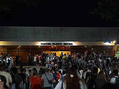 Após horas de espera, estudantes ficam de fora da abertura do Festival da Juventude