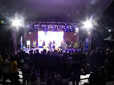 Sob chuva, Duelo de MCs tem público expressivo na Capital de MS