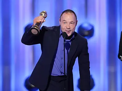 Stephen Graham vence Globo de Ouro de Melhor Ator por Adolescência