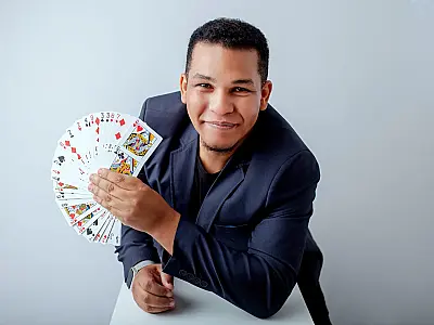 "Mistério é crucial, mas inovação é chave", diz mágico campo-grandense Thiper