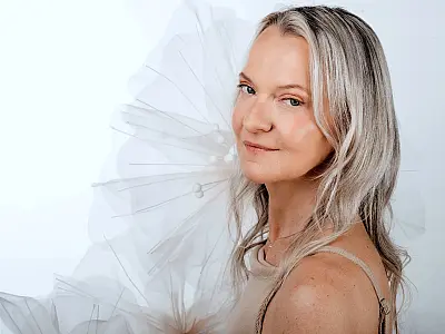 Cantora germano-brasileira mistura synthpop e house em novo single