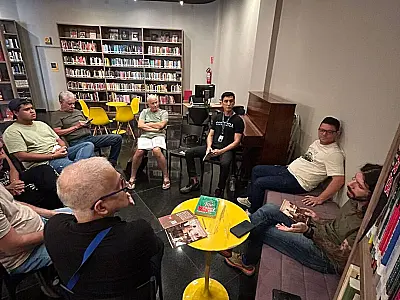 Clube de Leitura debate política com obra 'Vila dos Confins'