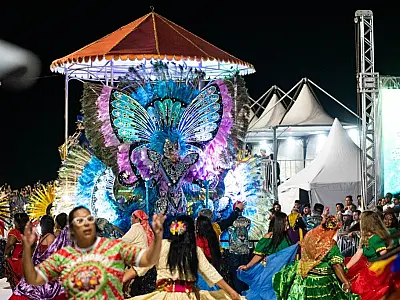 Atual campeã, Deixa Falar celebra herança indígena e africana no Carnaval de MS