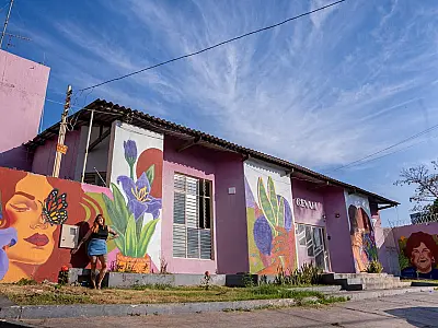 Com ajuda de acolhidas do CEVAM, artista faz Graffiti de 100 metros²