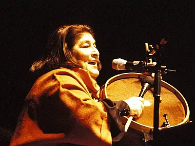 Com orquestra, festival em MS homenageia estrela latino-americana 'La Negra'