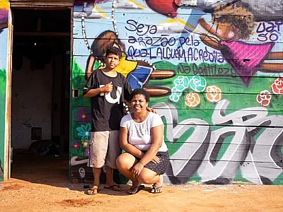 Artistas arrecadam brinquedos e alimentos para o Dia das Crianças na Comunidade Só por Deus