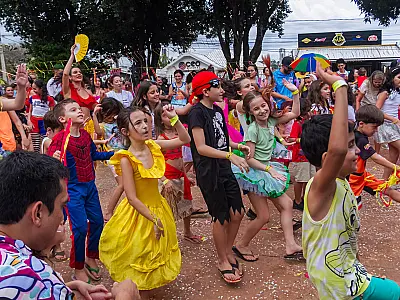 Estreia do bloco carnavalesco Cia Barra da Saia em Campo Grande