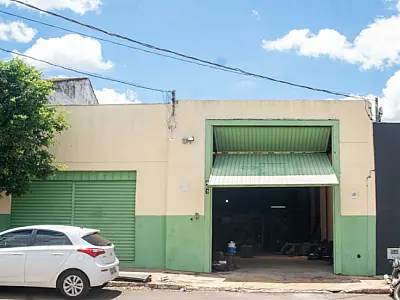 ​Galpão parece ‘​mecânica’, mas abriga um dos maiores grupos de teatro do estado