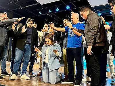 Vídeo em que prefeita Adriane Lopes faz declarações de intolerância e racismo religioso é verídico