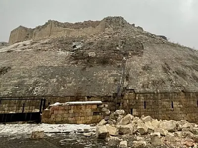 Castelo de 2 mil anos é destruído por terremoto