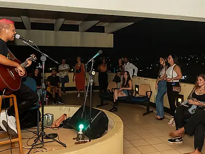 À força, artistas e ativistas abrem potente janela cultural na Capital