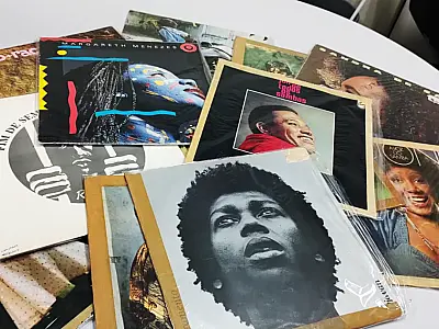 Museu da Imagem e do Som celebra a Consciência Negra com audição de sucessos em vinil