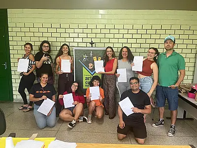 Entre risos e vilanias, releitura de João e Maria terá apresentação gratuita