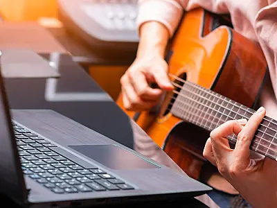 Funarte e UFRJ oferecem cursos online e gratuitos