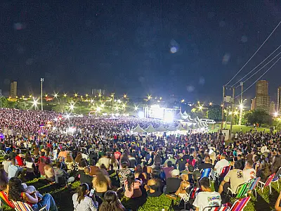 Na Capital de MS, Luisa Sonza arrasta multidão para show 'mediano' e despreza fãs