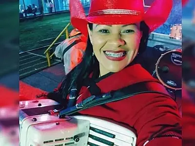 Em 1º show internacional, Jakeline Sanfoneira leva chamamé para a Argentina