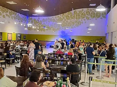 Banda Cover Up faz show com clássicos do pop e rock internacional em Campo Grande