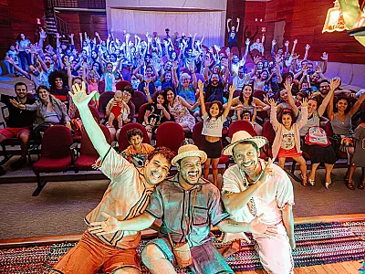 Premiado na Funarte, teatro de MS chega à MT com apresentação em escola municipal
