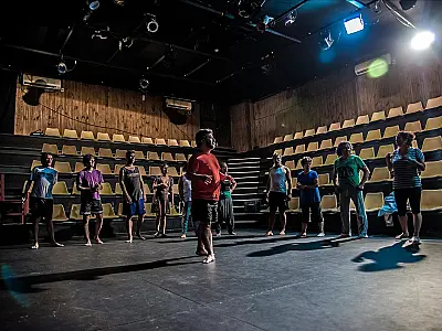 Grupo abre inscrições para oficina com diretor do Clowns de Shakespeare