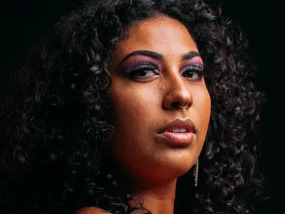 Voz potente da capital, Karla Coronel canta no Palco Sesc