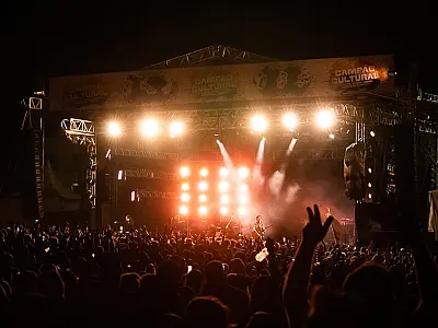 Nando Reis leva milhares à Esplanada, palco do Campão Cultural; "O público quer", diz secretário 