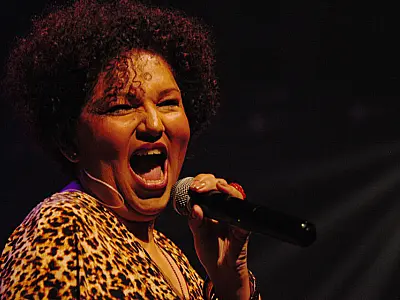 Turnê de Cláudia Vieira fará shows gratuitos em três cidades de Goiás