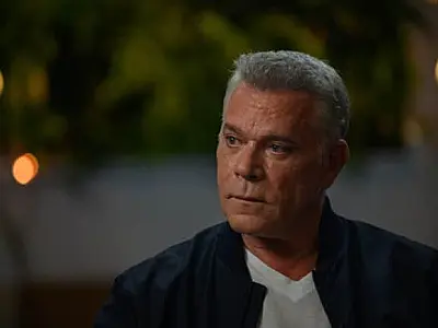 Ator Ray Liotta, estrela de 'Bons Companheiros', morre dormindo no set de filmagem de 'Águas Perigosas'