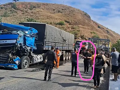 Ônibus da dupla César Menotti & Fabiano colide contra carretas