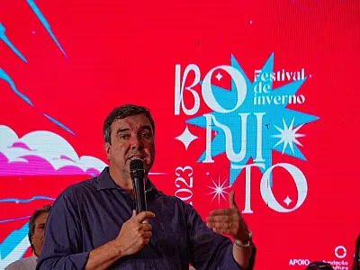 Riedel sobre R$ 8,4 milhões para sertanejos: 'pergunta para ele'