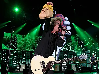 "É um completo idiota", diz vocalista da Green Day sobre Trump