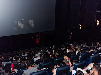 Filme que denuncia pai abusador lota o cinema na estreia em MS