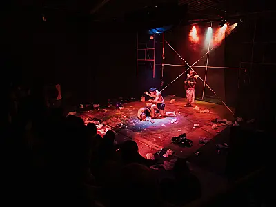 Apresentação do espetáculo teatral Godgle em Campo Grande