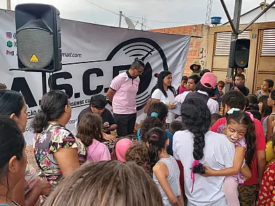 Arrecadando alimentos, 1ª Edição Ação Flashback mistura ritmos e reaviva memórias