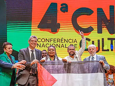 Poeta Antônio Marinho declama "Palestina livre" e celebra Lula na 4ª CNC