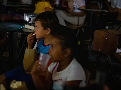 Jardim Colúmbia recebe sessão de cinema com pipoca e refrigerante grátis
