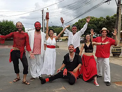 'De pé na rua', Maracangalha circula pela periferia campo-grandense