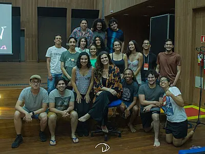 Preparadora de elenco global conduz workshop para atores em MS