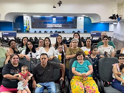 Vereadores 'fogem' de sessão que iria 'desmascarar a fake pró-prefeita'