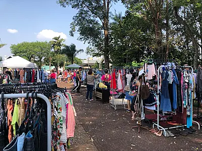 Horto Florestal abre exposição com 5 mil peças de roupas a partir de R$ 10
