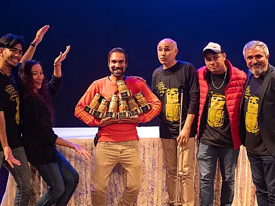 Com elenco cego, espetáculo leva prêmio principal e mais 6 troféus