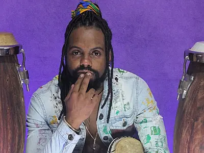 Jorge Aluvaiá e banda levam afro rock psicodélico ao Buteco do Miau