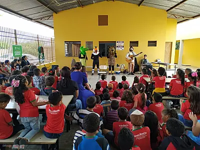 Com teatro, empresa de celulose quer formar alunos 'ambientalistas' em MS