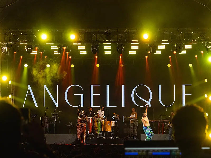 Por que não falamos sobre o primeiro grande show nacional de Angelique Brasil?