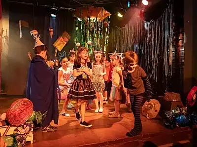 Encontro de teatro infantil começa, mas ainda é preciso pagar o transporte dos cenários
