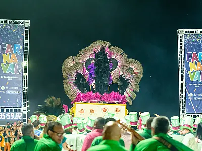 Desfile da Gres Unidos da Vila Carvalho em Campo Grande (MS)