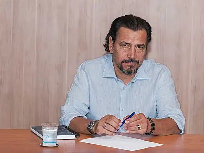 Secretário entrega nomes a Riedel para o substituir na Cultura
