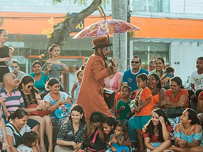 Sucesso no exterior, trupe paraibana apresenta espetáculo e ministra formação na Capital