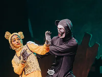 No teatro, Onça e Macaco fogem de desmatamento e conhecem cidade grande