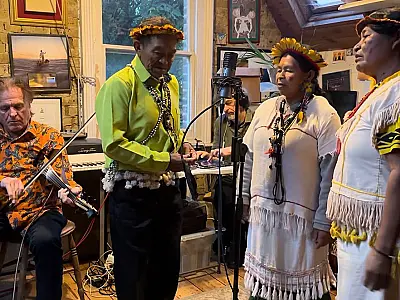 Indígenas de MS lançam álbum com europeus pioneiros da música eletrônica